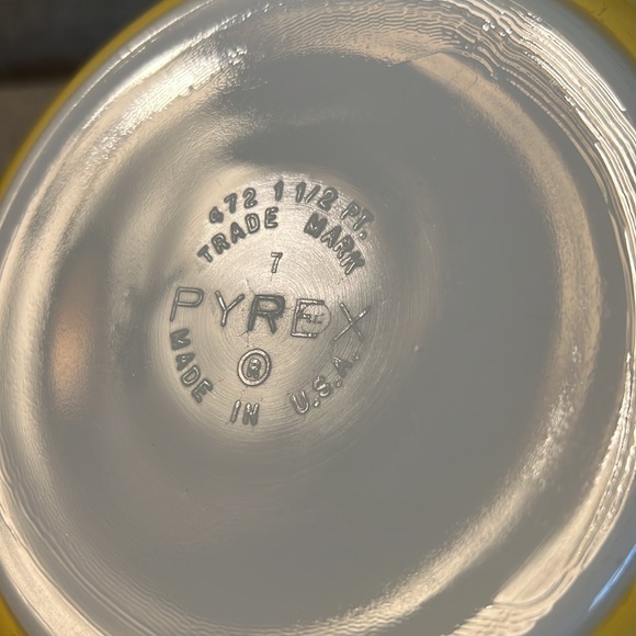 Vintage Pyrex Town and Country 1.5 Quart Round Baking Casserole Dish - Picture 7 of 7